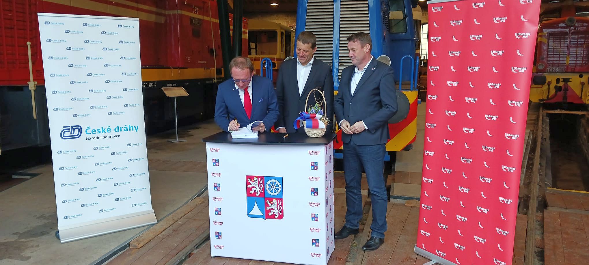 Podpis smlouvy na zajištění provozu na Jizerskohorské železnice v letech 2026 – 2033