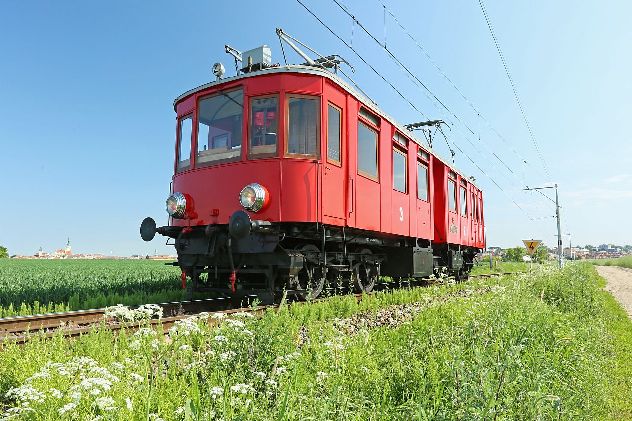 Během oslav 120 let tratě z Tábora do Bechyně sveze cestující elektrický vůz "Elinka"