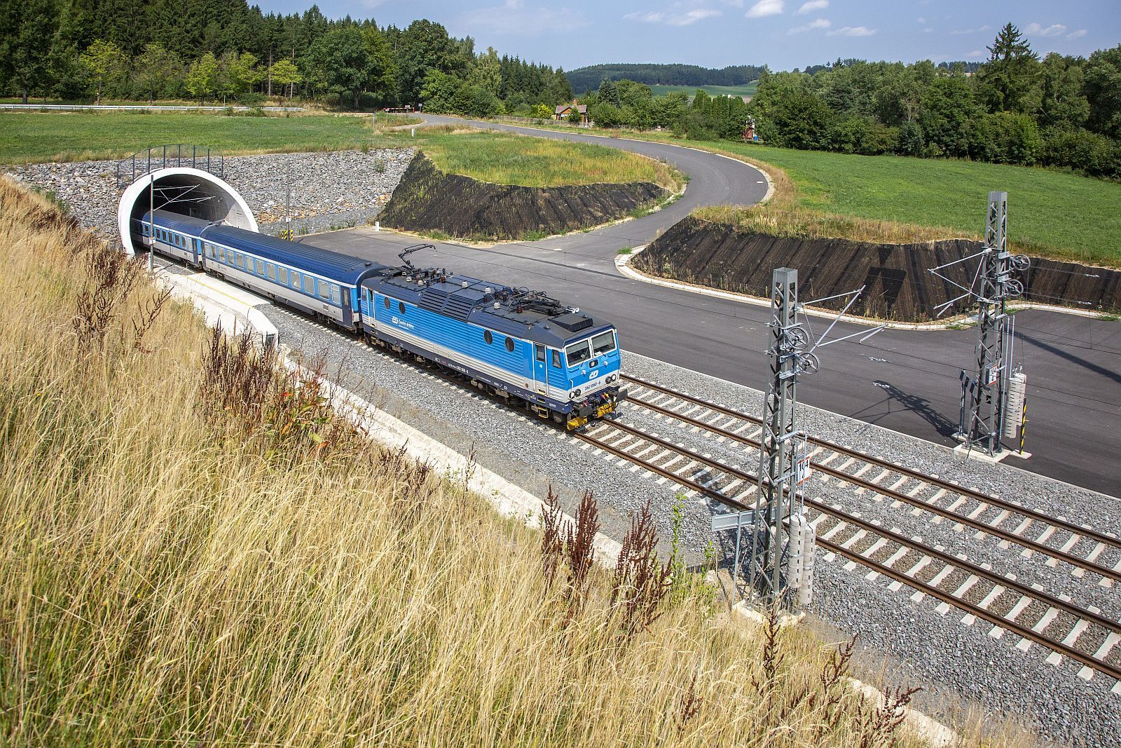 Long-distance train