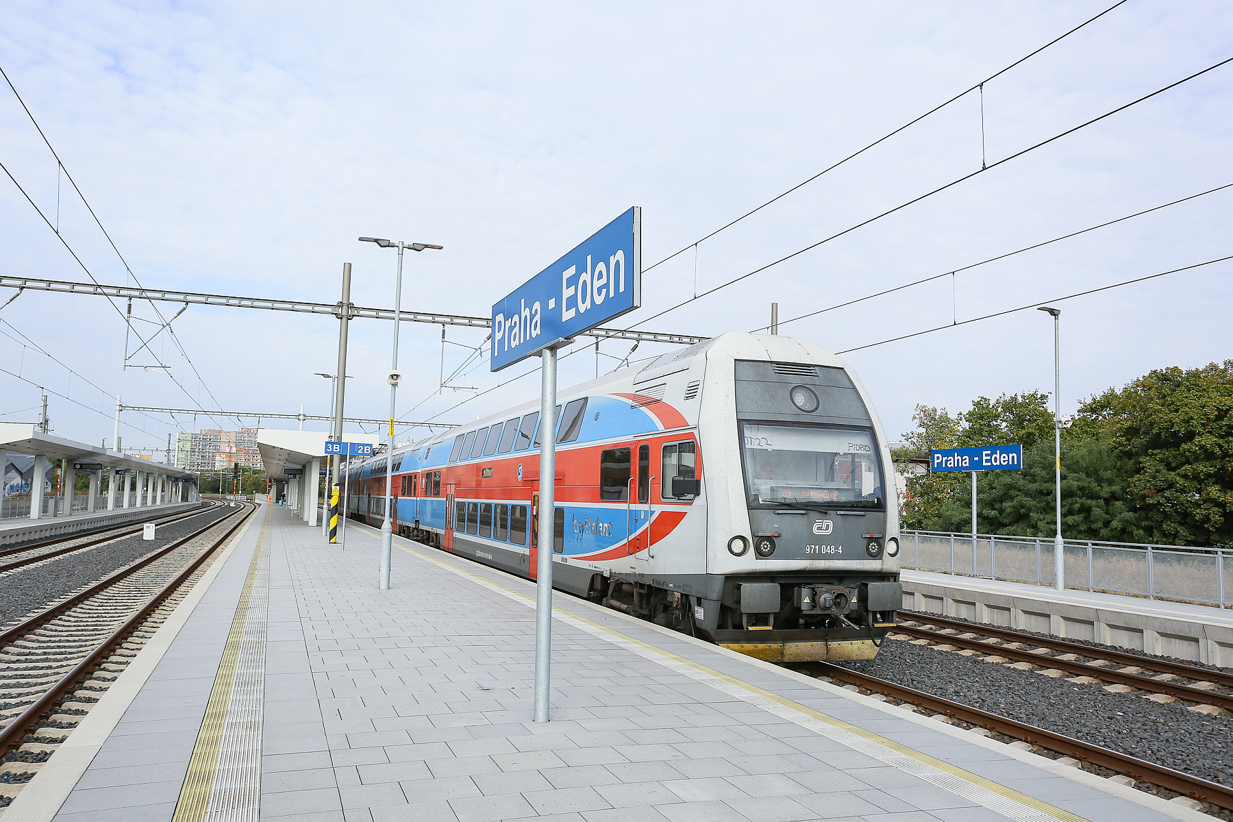 Vlak ve stanici Praha-Eden