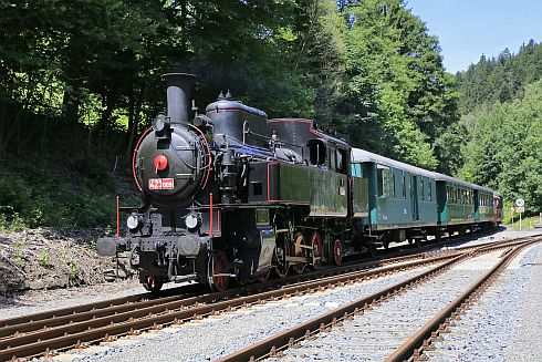Historický vlak s parní lokomotivou Velký bejček (423.009)